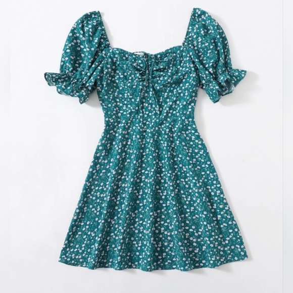 Beautiful Flattering Floral Dress - Picture 1 of 1